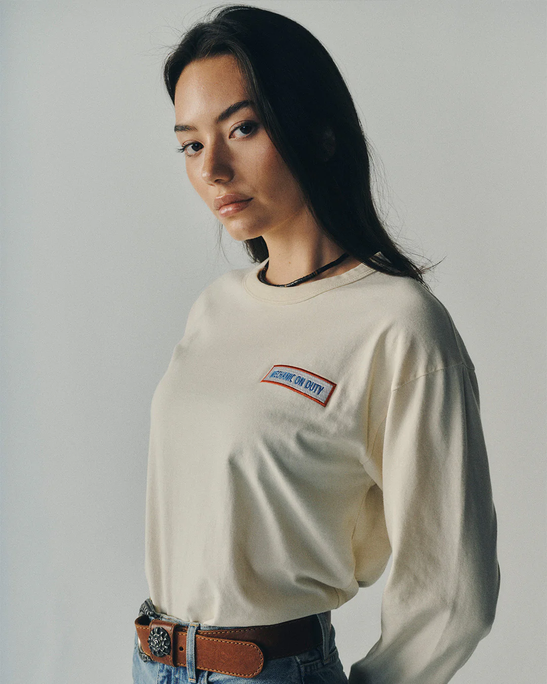 É Service Long Sleeve Tee - Image 4