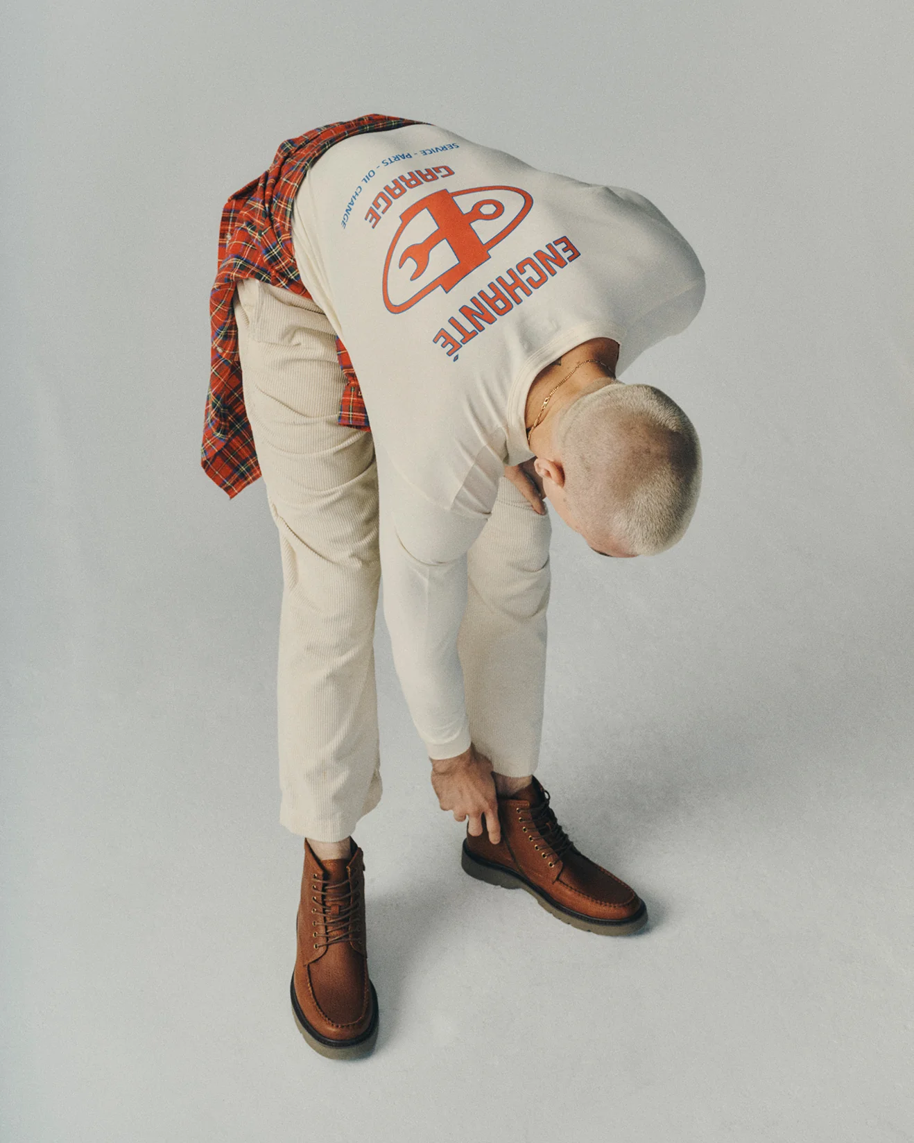 É Service Long Sleeve Tee - Image 5